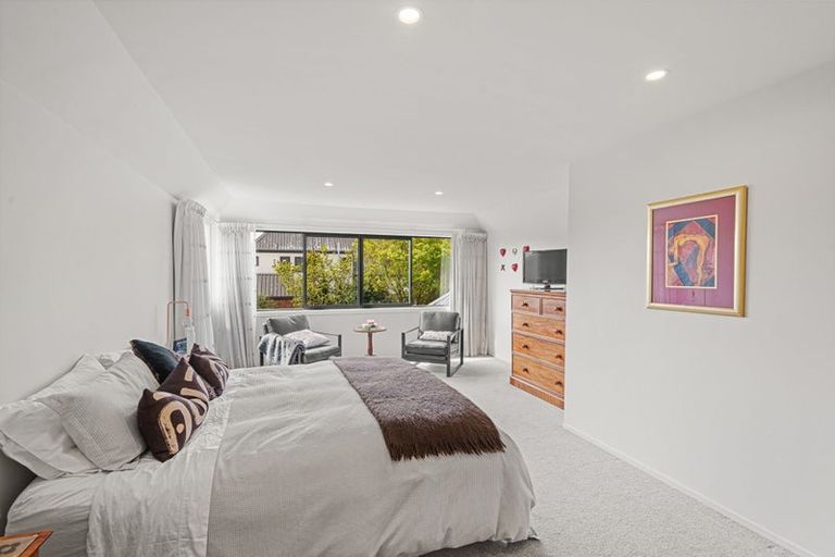 Photo of property in 9 Inglewood Place, Avonhead, Christchurch, 8042