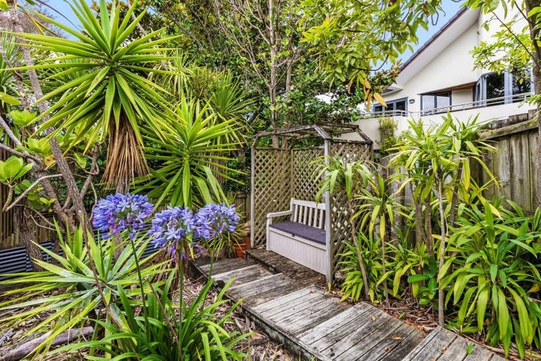 Photo of property in 70 Kate Sheppard Avenue, Torbay, Auckland, 0630