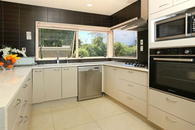 Photo of property in 10a Blacklock Avenue, Henderson, Auckland, 0612