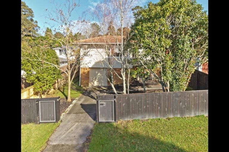 Photo of property in 1/28 Sequoia Place, Sunnynook, Auckland, 0620