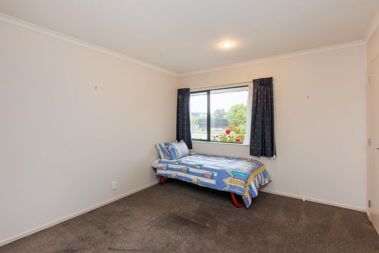 Photo of property in 31 Johnstone Drive, Fitzherbert, Palmerston North, 4410