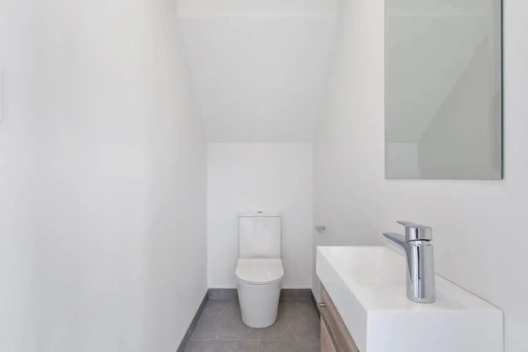 Photo of property in 24e Lincoln Park Avenue, Massey, Auckland, 0614