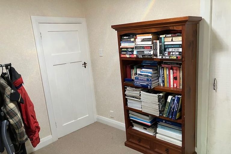 Photo of property in 8 Taungata Road, York Bay, Lower Hutt, 5013