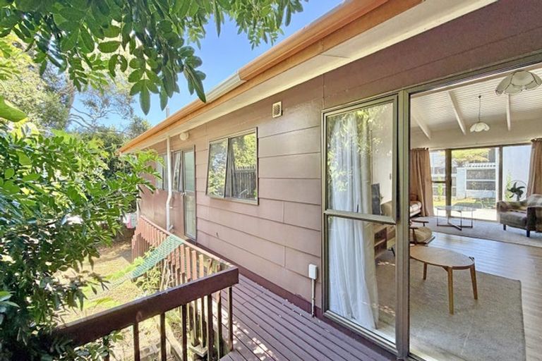 Photo of property in 5 Holyoake Place, Chatswood, Auckland, 0626