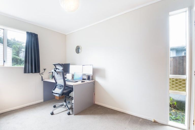 Photo of property in 2/146 Newlands Road, Newlands, Wellington, 6037