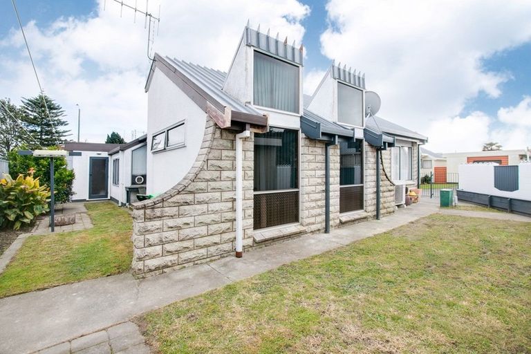 Photo of property in 2/249 Taradale Road, Pirimai, Napier, 4112