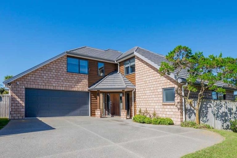 Photo of property in 62 The Drive, Paraparaumu Beach, Paraparaumu, 5032