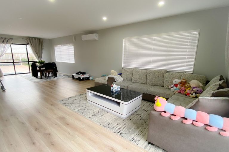 Photo of property in 15 Ropere Street, Kumeu, 0810