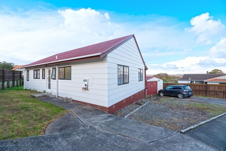 Photo of property in 60 West Harbour Drive, West Harbour, Auckland, 0618