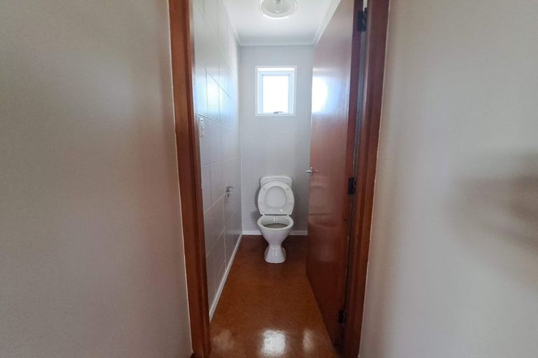 Photo of property in 5 South Pacific Place, Henderson, Auckland, 0612