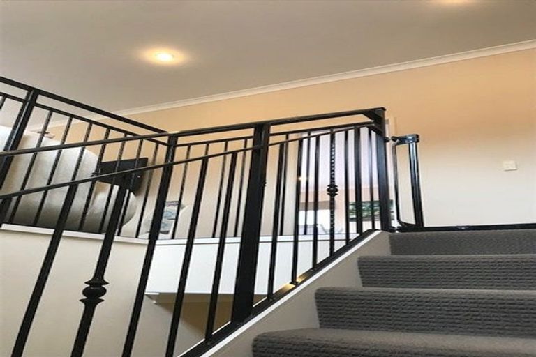 Photo of property in 10 Oak Bark Drive, Schnapper Rock, Auckland, 0632