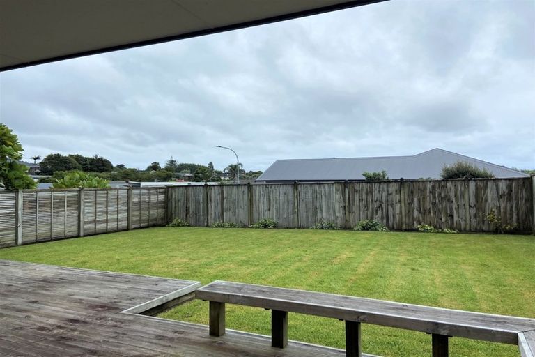 Photo of property in 4 Montrose Place, Highlands Park, New Plymouth, 4312