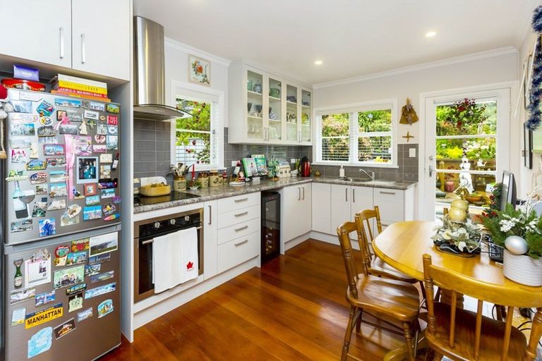 Photo of property in 10b Tiwakawaka Grove, Heretaunga, Upper Hutt, 5018