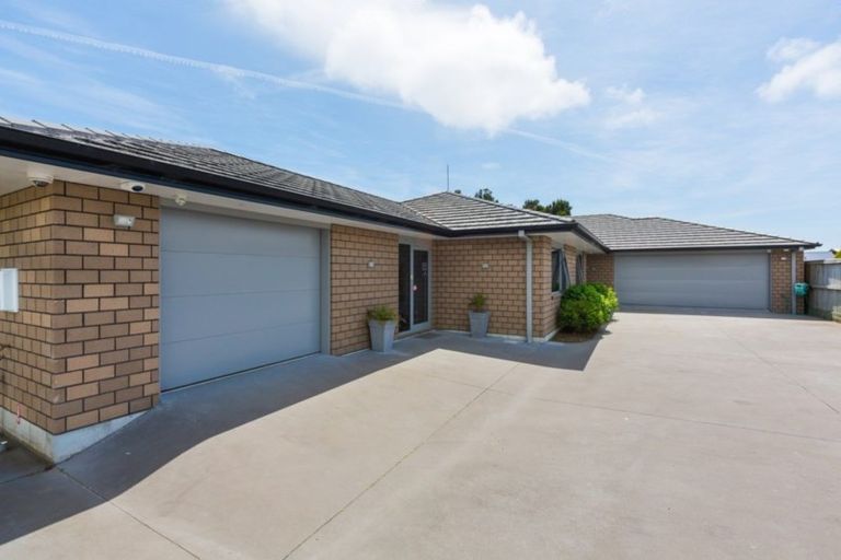 Photo of property in 11 Settlers Close, Whalers Gate, New Plymouth, 4310