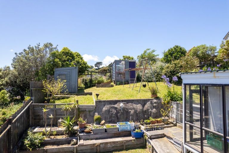 Photo of property in 25 Miles Crescent, Newlands, Wellington, 6037