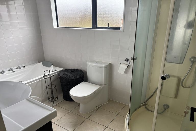 Photo of property in 31 Summit Road, Fairfield, Lower Hutt, 5011