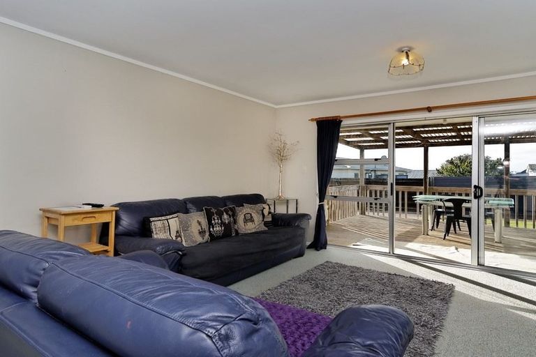 Photo of property in 2/56 Archibald Road, Kelston, Auckland, 0602