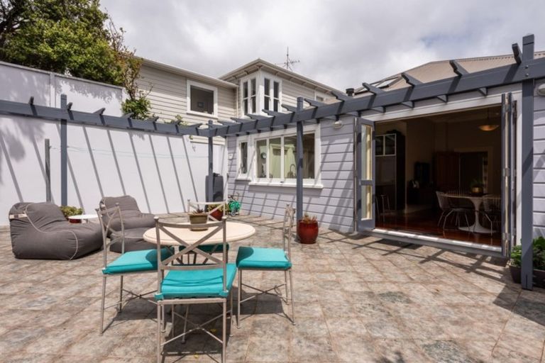 Photo of property in 29 The Crescent, Roseneath, Wellington, 6011