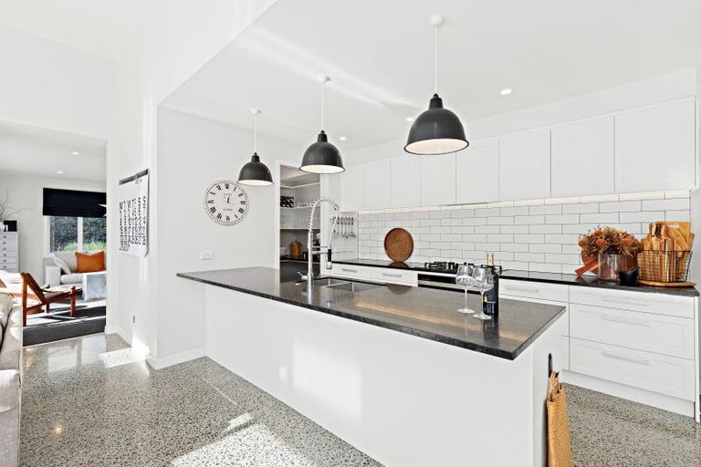 Photo of property in 32 Awanui Crescent, Matakana, 0985