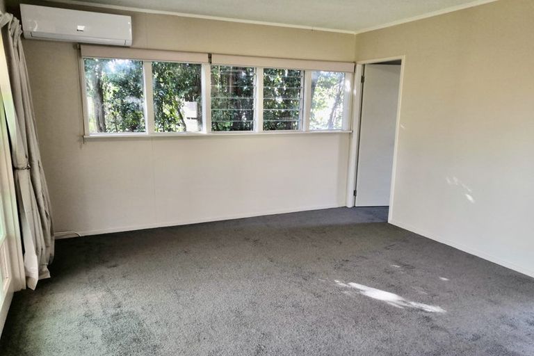 Photo of property in 796 East Coast Road, Oteha, Auckland, 0630