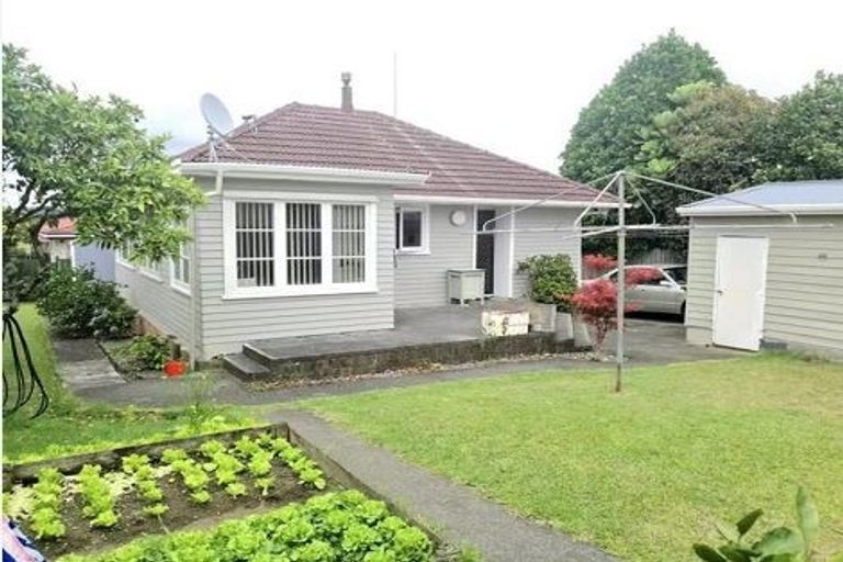 Photo of property in 1/11 Strid Road, Te Atatu South, Auckland, 0610