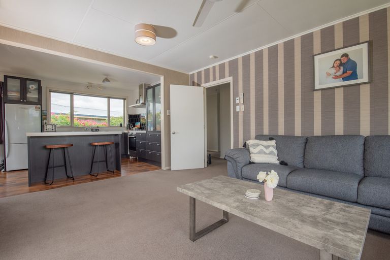 Photo of property in 90 Ashworth Street, Alexandra, 9320