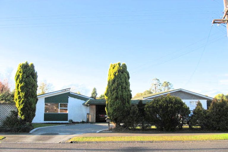 Photo of property in 33 Berkley Avenue, Hillcrest, Hamilton, 3216