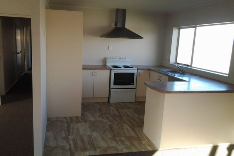 Photo of property in 15 Hocken Place, Mangere Bridge, Auckland, 2022