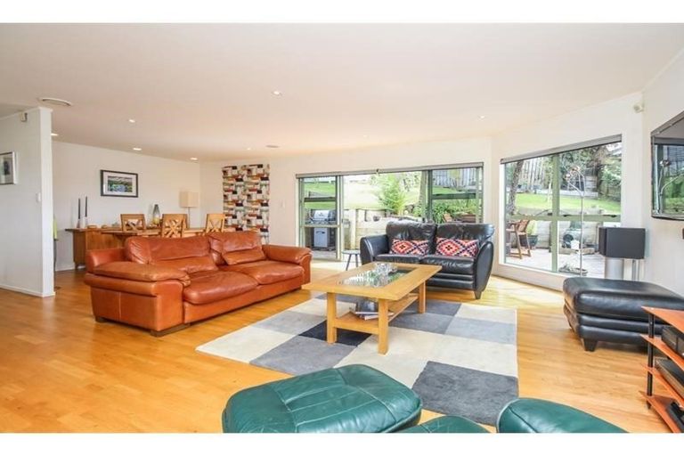 Photo of property in 11 Halder Place, Torbay, Auckland, 0632