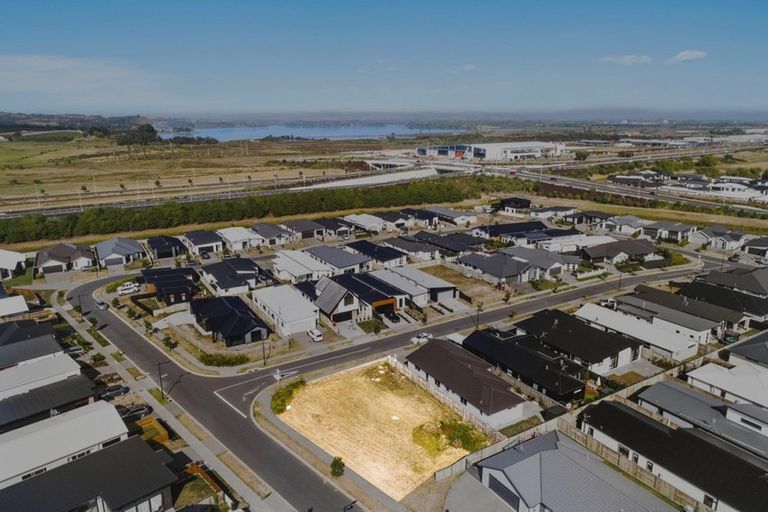 Photo of property in 18 Awatira Drive, Papamoa Beach, Papamoa, 3118