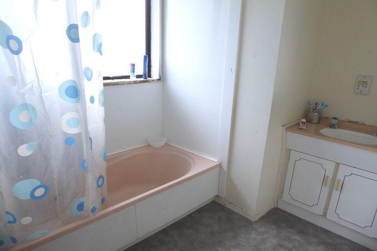 Photo of property in 19 Gladys Place, Kelvin Grove, Palmerston North, 4414