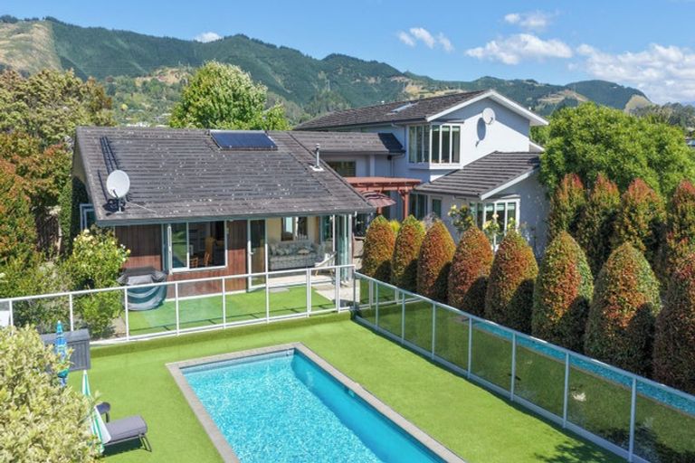 Photo of property in 16 Aratia Way, Richmond, 7020