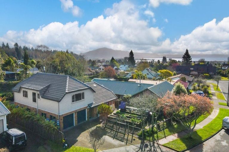 Photo of property in 8 Janet Place, Lynmore, Rotorua, 3010