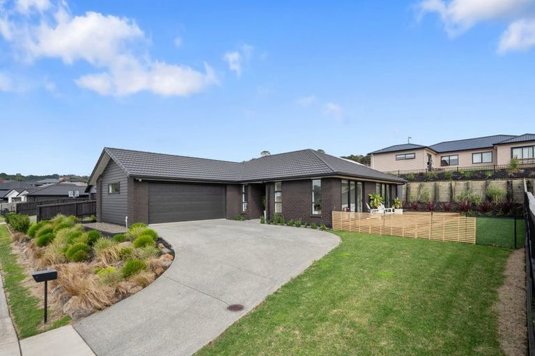 Photo of property in 12 Porokaiwhiri Avenue, Helensville, 0800