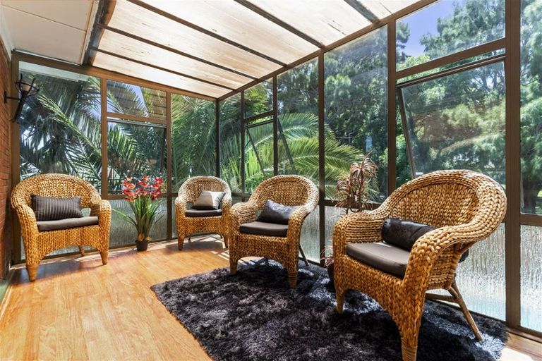 Photo of property in 36 Cascades Road, Pakuranga Heights, Auckland, 2010