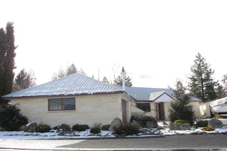Photo of property in 15 Jollie Road, Twizel, 7901