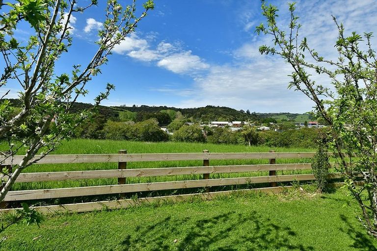 Photo of property in 11 Pinchgut Road, Kaukapakapa, 0873