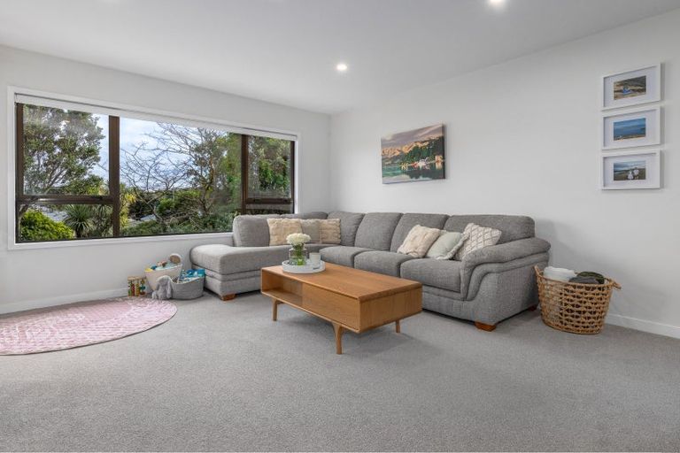 Photo of property in 2/24 Acheron Road, Paremata, Porirua, 5026