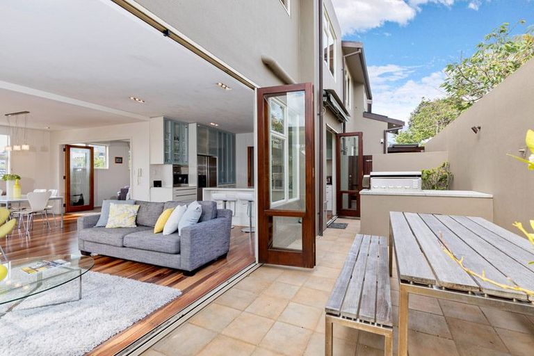 Photo of property in 1/5 Rarere Road, Hauraki, Auckland, 0622