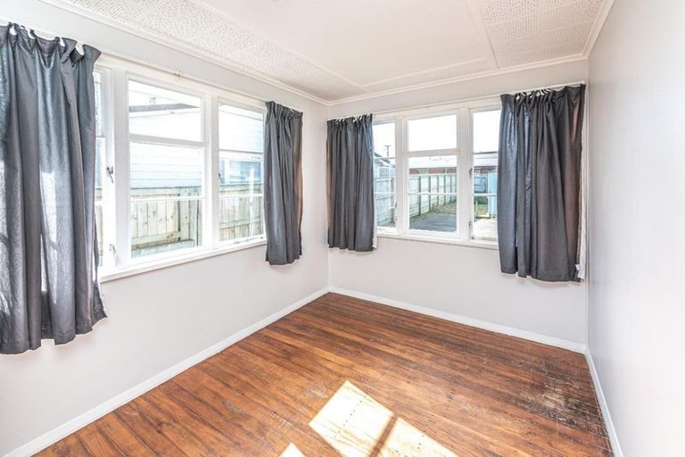 Photo of property in 12 Morgan Street, Castlecliff, Whanganui, 4501