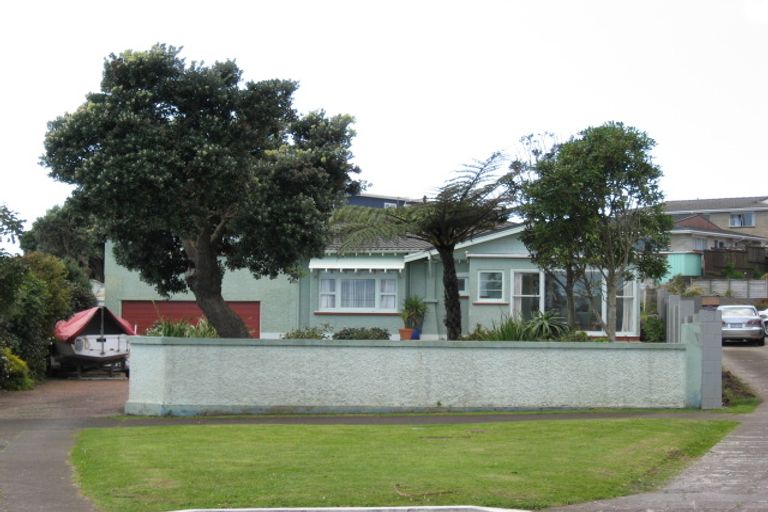 Photo of property in 33 Hamblyn Street, Strandon, New Plymouth, 4312