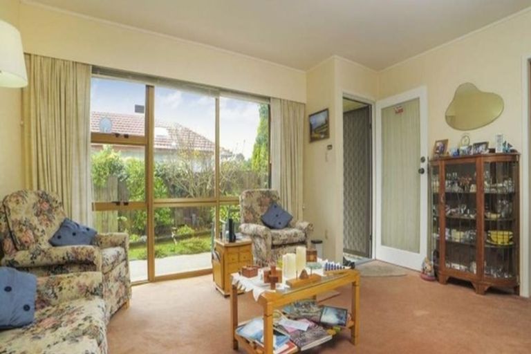 Photo of property in 2/13 Waitaki Street, Henderson, Auckland, 0612