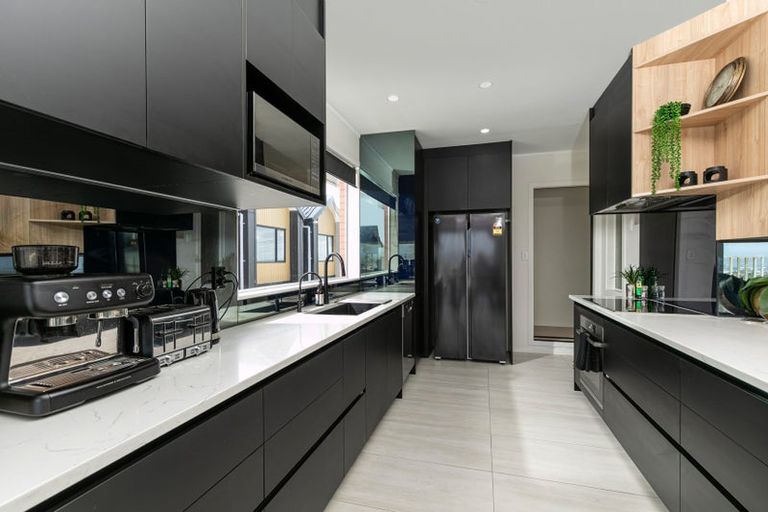 Photo of property in 250 Don Buck Road, Massey, Auckland, 0614