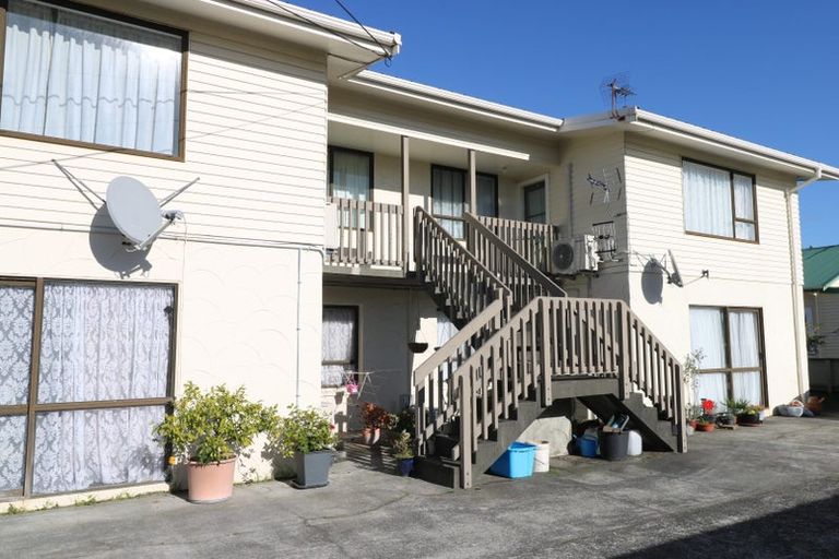 Photo of property in 1 East Grove, Alicetown, Lower Hutt, 5010