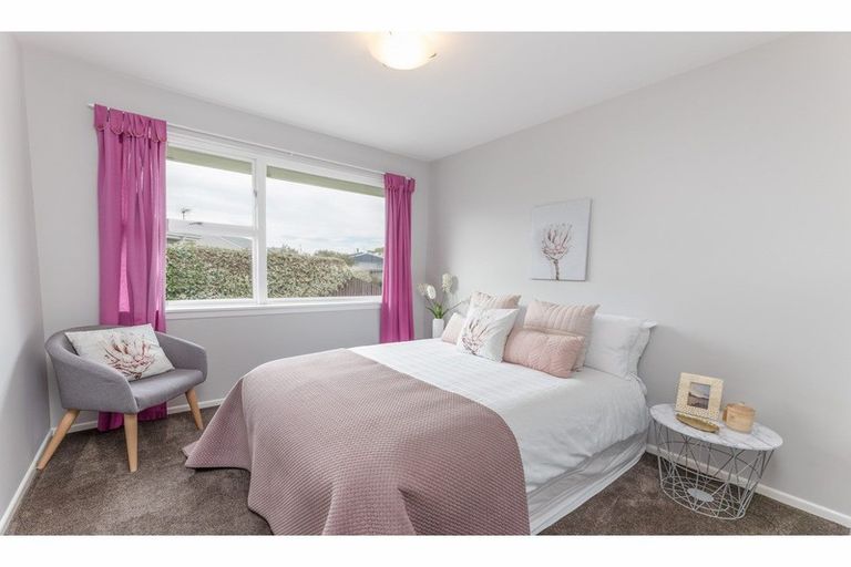 Photo of property in 37 Woodgrove Avenue, North New Brighton, Christchurch, 8083