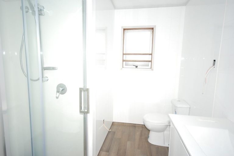 Photo of property in 52 Rosewarne Crescent, Glendene, Auckland, 0602