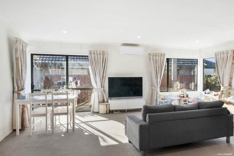 Photo of property in 143 Colwill Road, Massey, Auckland, 0614