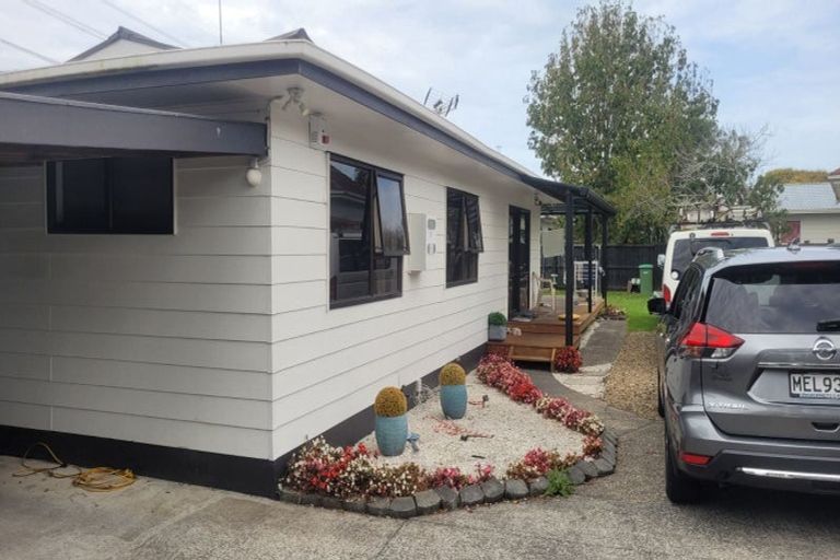 Photo of property in 2/256 Porchester Road, Takanini, 2112