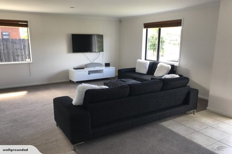 Photo of property in 60 Roberta Crescent, Orewa, 0931