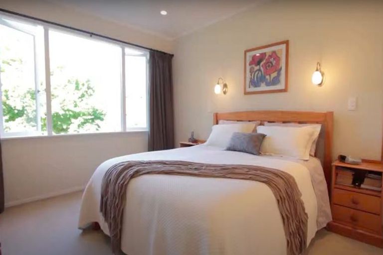 Photo of property in 100 Roberts Road, Te Atatu South, Auckland, 0610